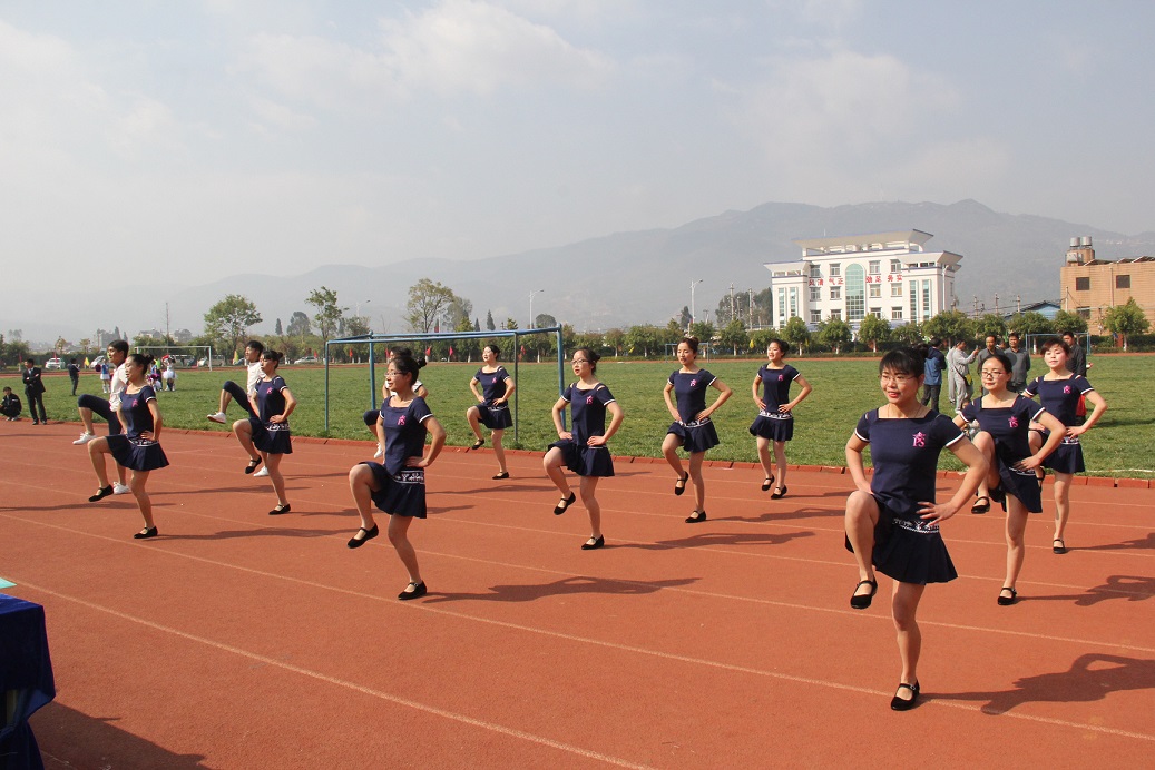 教师健美操社团.JPG