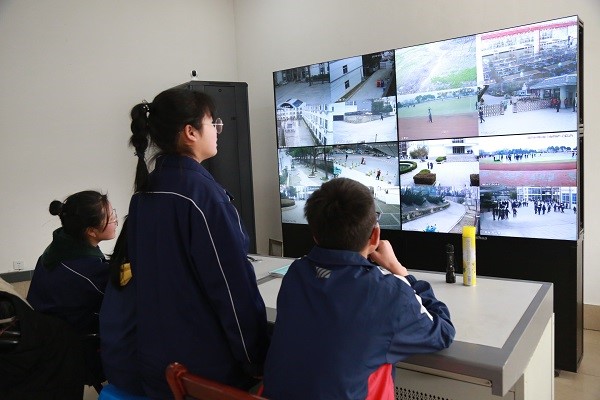 1.通过监控系统，整体管控全校安全.jpg