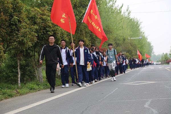 11.明祖陵远远在望，“长征之路”即将过半.JPG