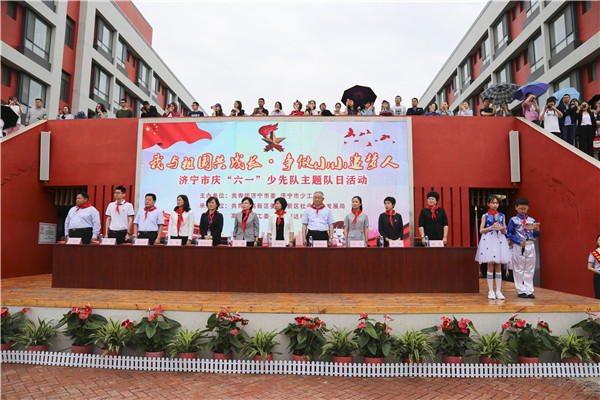 参会领导.JPG